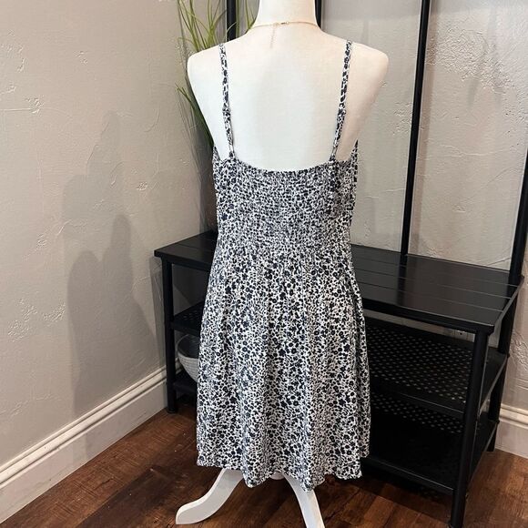 Gap Summer dress white and blue floral size medium - Picture 4 of 16